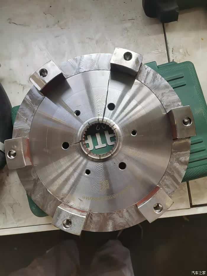 传统的连接盘中的中垫片