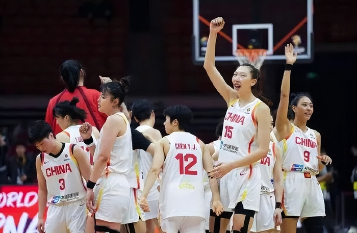 中国女篮世预赛大胜南苏丹 王思雨罗欣棫领衔爆