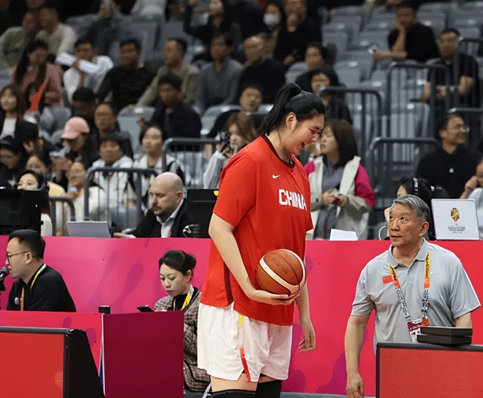 中国女篮世预赛大胜南苏丹 王思雨罗欣棫领衔爆