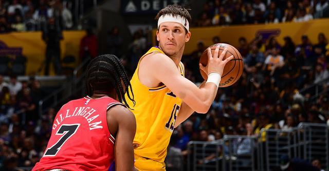 湖人后卫里夫斯达成5000分里程碑 连续三场得分超