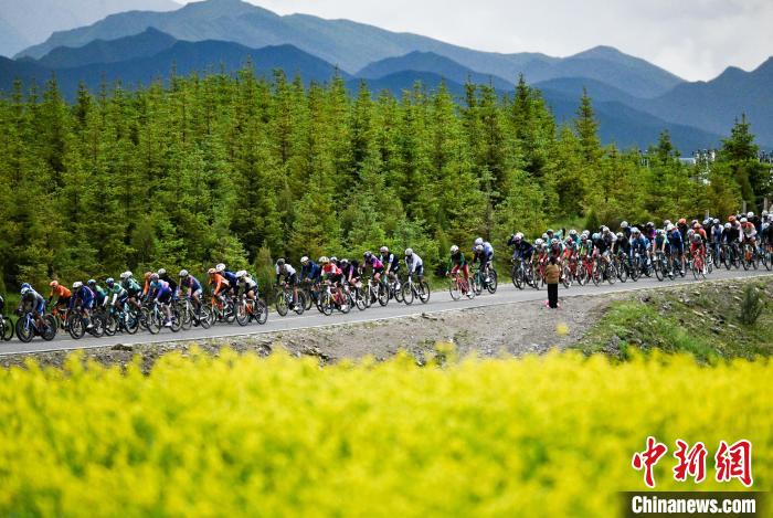 谢尔比·亚历山大雨中夺冠 环青赛第三赛段险境