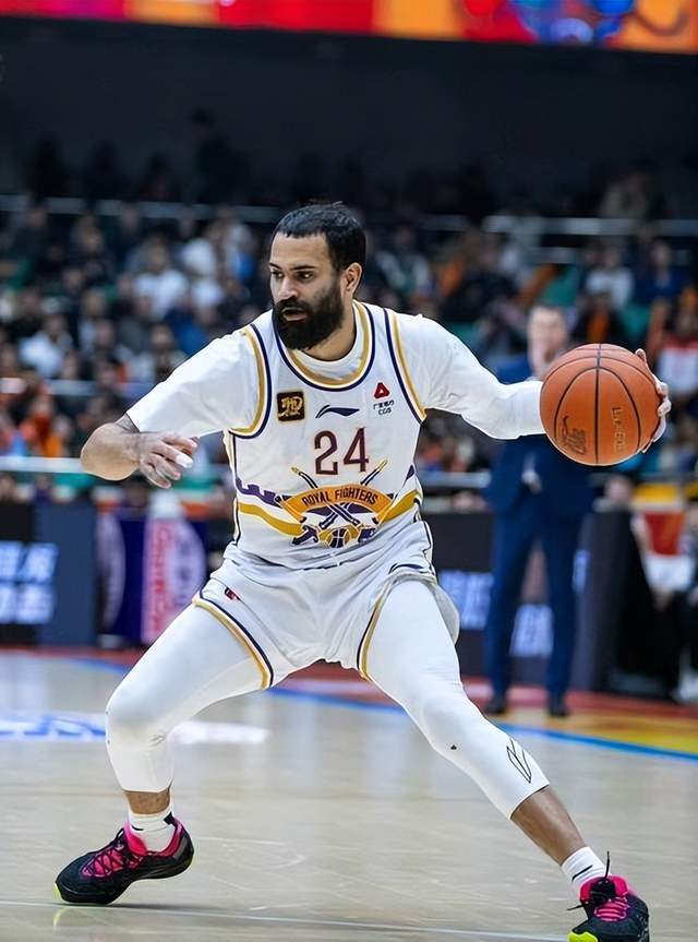 皮特森44分怒砍福建，新疆弃将成CBA最大反面教材