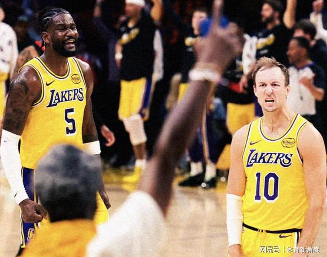 湖人队季后赛首战告捷 詹姆斯13胜纪录再添一役