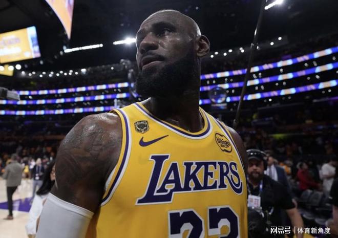 湖人队季后赛首战告捷 詹姆斯13胜纪录再添一役